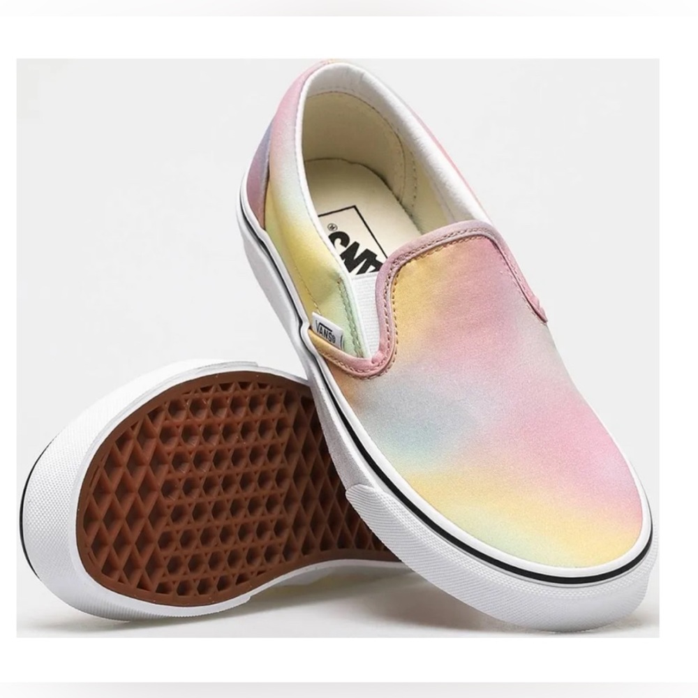 NWT- Vans ‘Aura Shift’ Classic Slip-On